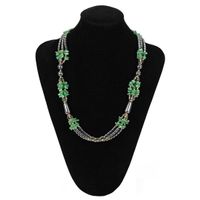 Vintage-Halskette mit grünem Jade und schwarzen und goldenen