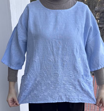 Camicia in lino azzurro ricamata, taglia unica