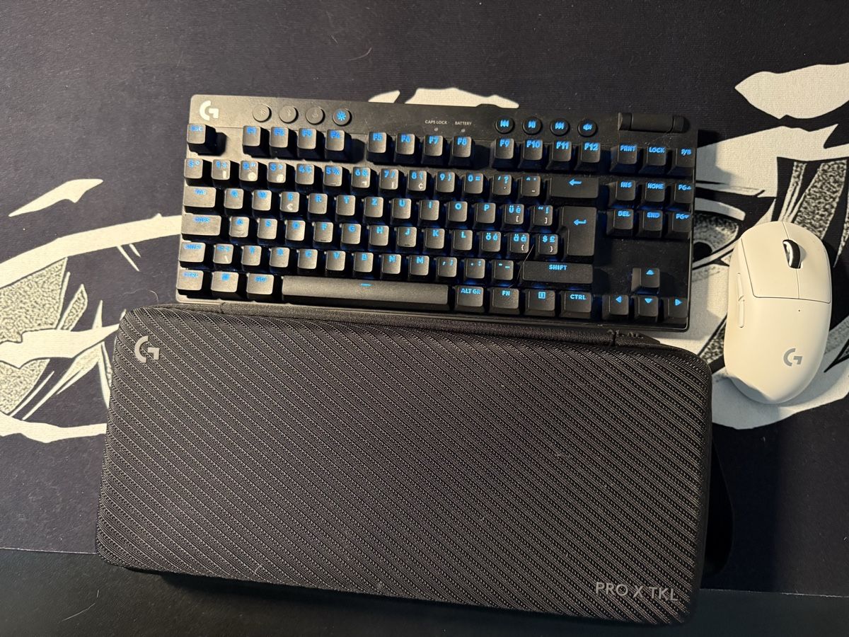 Logitech Tastiere: Gaming Set Logitech Pro TKL Lightspeed & Logitech Superlight – Nuovo (secondo la descrizione) da Frauenfeld venduto da YouRbaBe