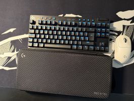 Gaming Set Logitech Pro TKL Lightspeed & Logitech Superlight