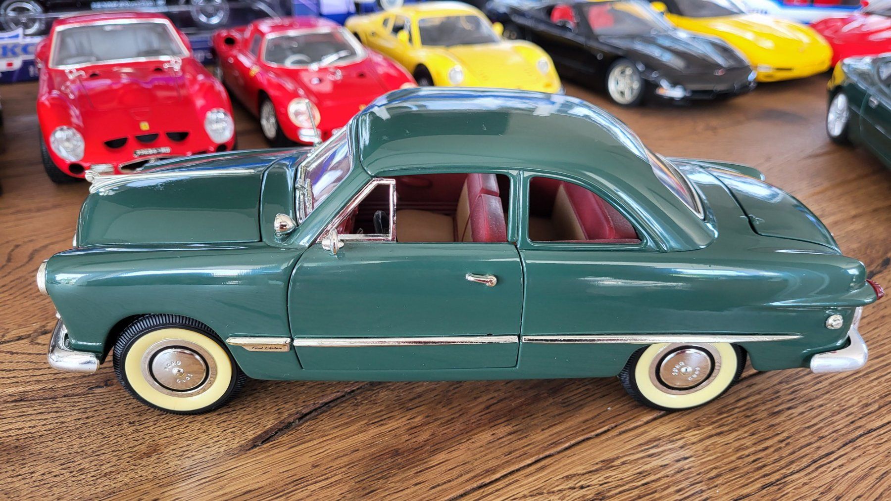 Modellautos: Ford 1949 1:18 Mira – Gebraucht aus Rothrist von Juana5
