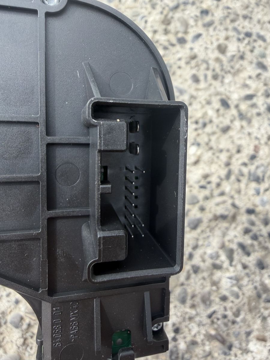 Audi Tutti pezzi di ricambio auto: Audi A4 B6 8E Lenksäulensteuergerät 8E0953549S Bordcomputer – Usato da Abtwil AG venduto da flo_jp6f 1