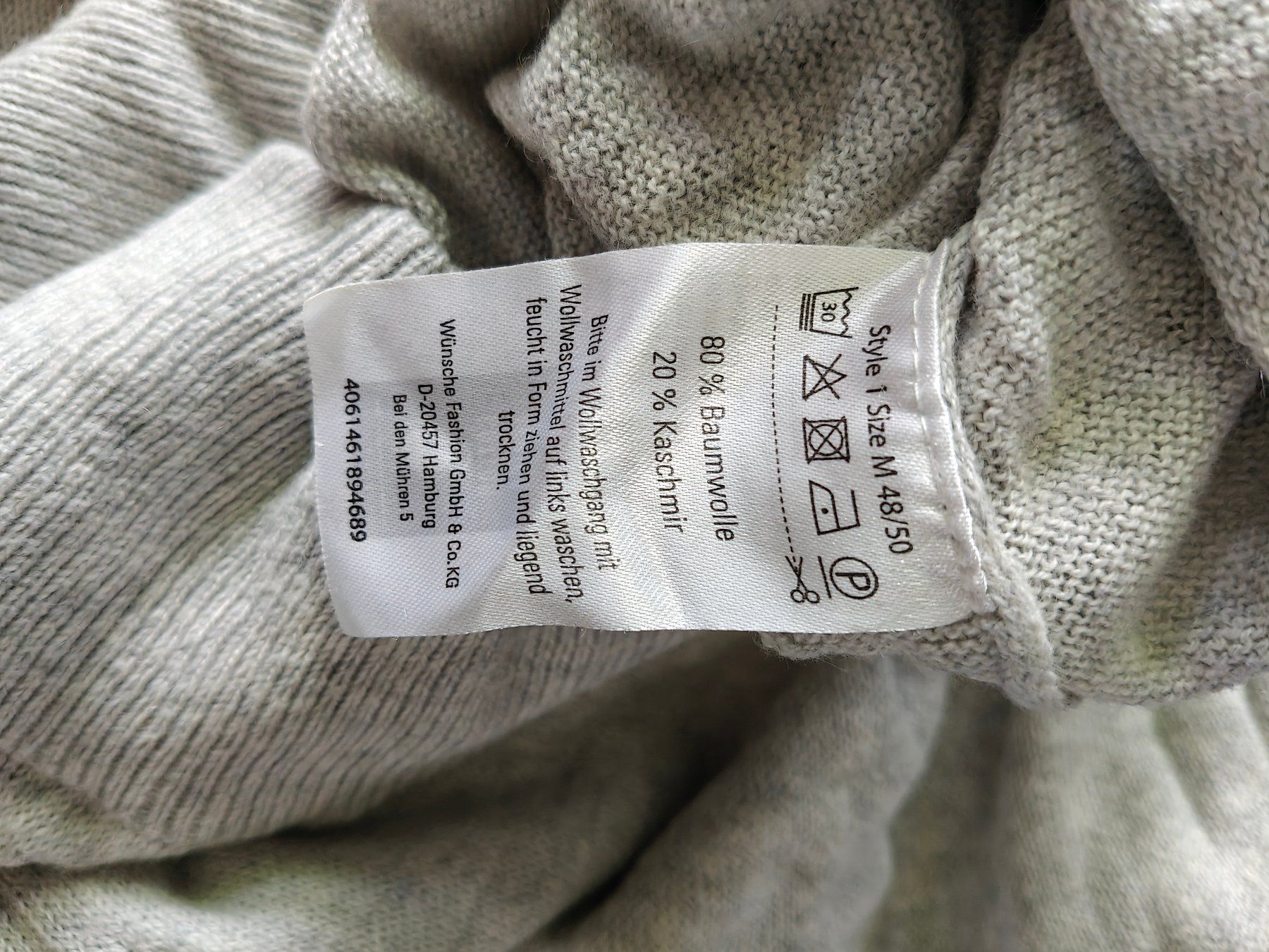 Kleiderpakete: 1 Kapuzenpullover und 3 Jogginghosen Grösse M Kaschmir – Gebraucht aus Basel von jos_2z5q 3