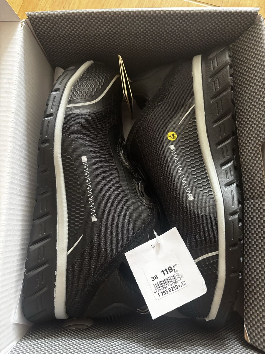 Chaussures hommes: laufschuhe  – Neuf avec emballage d'origine à Zürich par infoDSSWISS