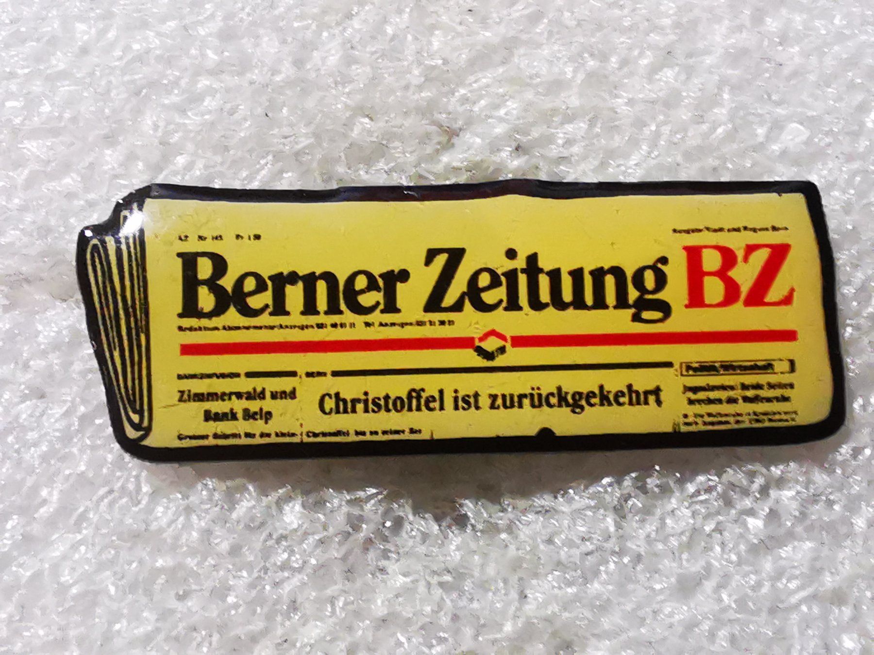 Placchette & Badge: Ansteckpin 122: Berner Zeitung BZ – Usato da Oppligen venduto da Pin-Fall-Shop