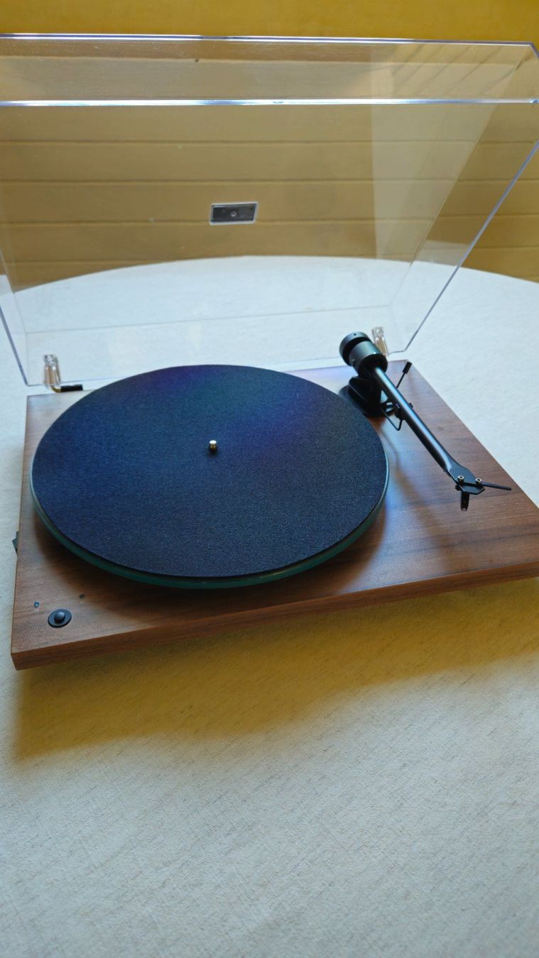 Pro-ject Tourne-disques: Pro-Ject T1 Evo SB Turntable + Cellule Ortofon OM20 – D'occasion à Genève par kom_7fp6 1