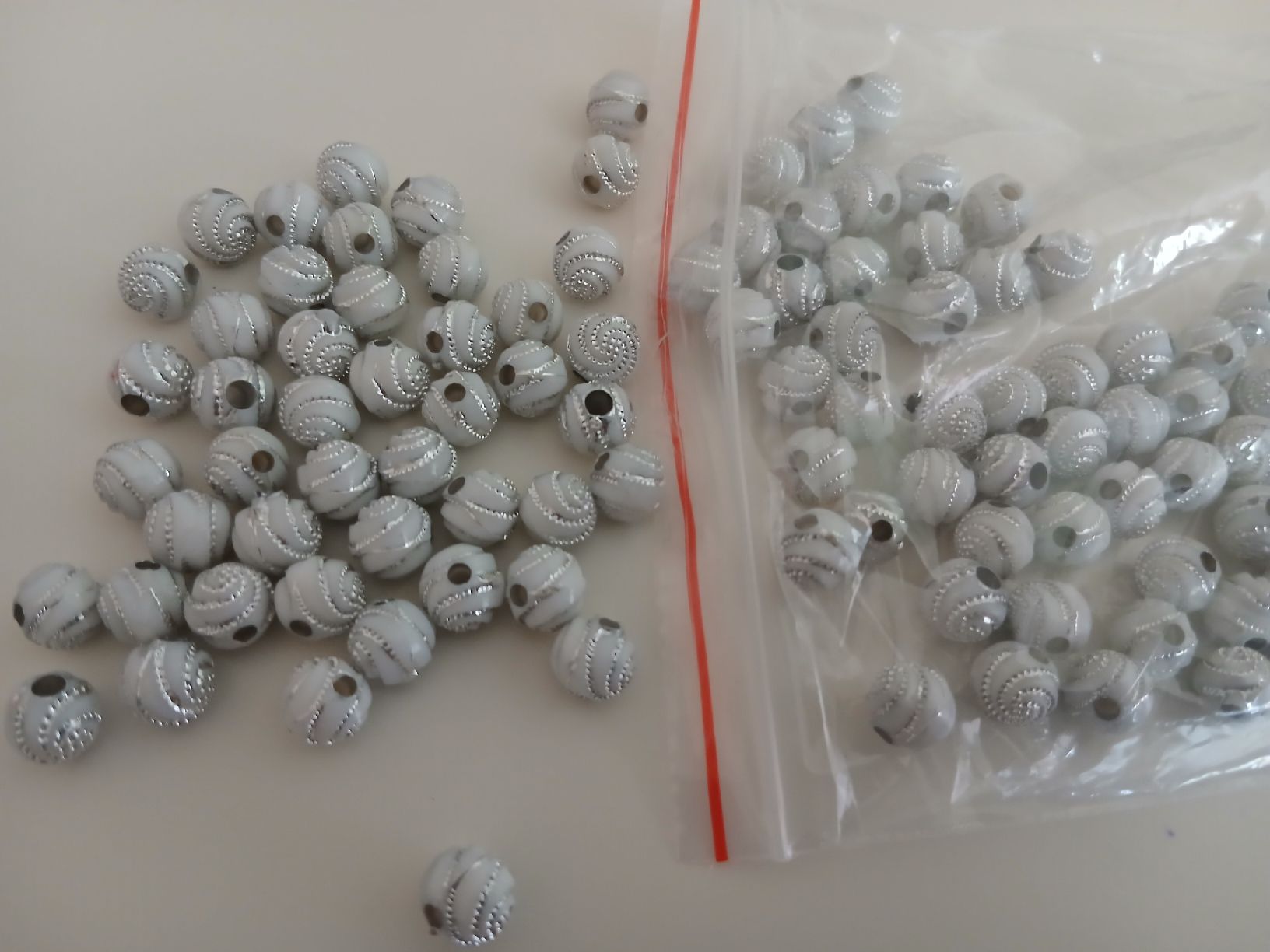 Perles (synthétiques): Perlen zum Schmuck basteln – Neuf (Voir description) à Stansstad par mikamo 1