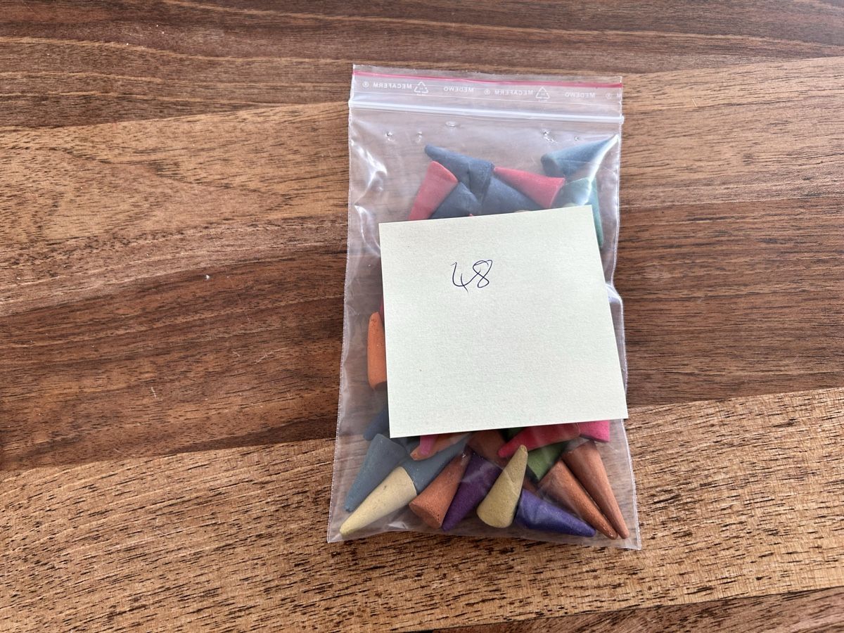 Kerzen: 48 Duftende Räucherkerzen farbig ab 1.- – Neu (gemäss Beschreibung) aus Rupperswil von Birke11