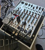 Behringer Eurorack UB1204FX-Pro mit Winkelrack