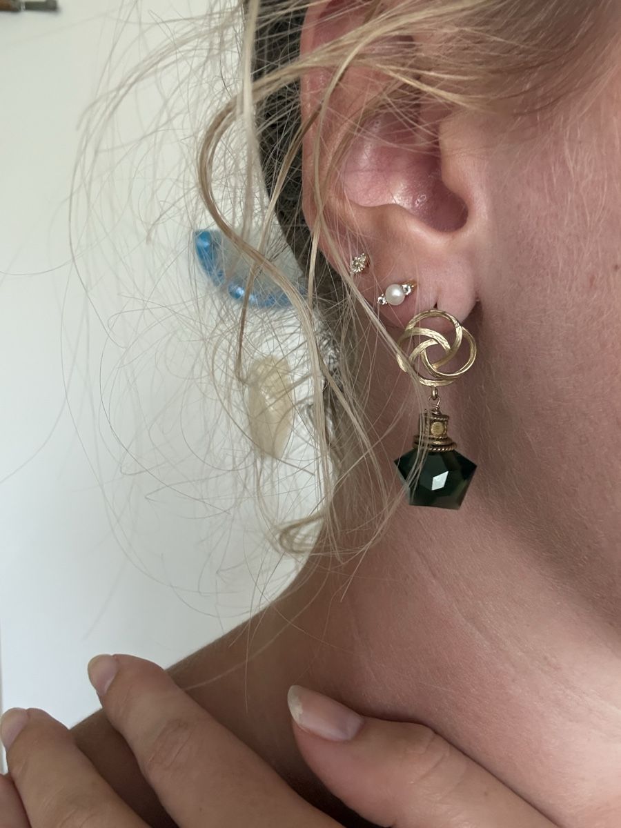 Boucles d'oreille: Antike Ohrstecker mit grünem Stein – D'occasion à Bottmingen par Itsclaire 2