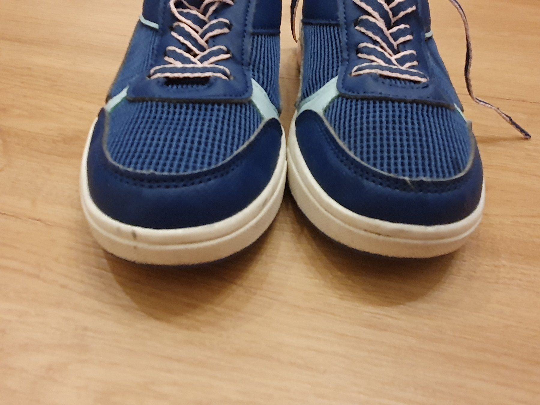 Schuhe für Mädchen: Sneaker Gr. 31, blau mit Leuchtfunktion – Neu (gemäss Beschreibung) aus Heinrichswil von frankie19860 2