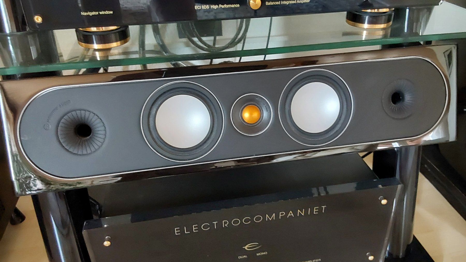 Epson Home Cinema: Heimkino Epson Beamer Motorleinwand – Usato da Basadingen venduto da Dant 8