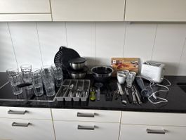 Küchenset mit Geschirr Besteck und Kleingeräten gebraucht