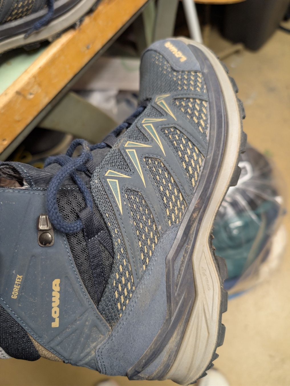 Lowa Scarpe da uomo: Lowa Wanderschuhe 41.5 – Usato da Büren an der Aare venduto da bbu22 4