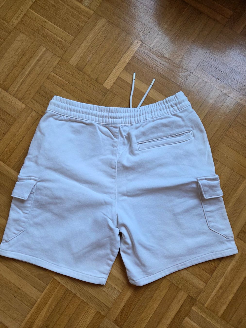 Bershka Pantaloni: Short blanc – Usato da Grand-Lancy venduto da jess.gms 1