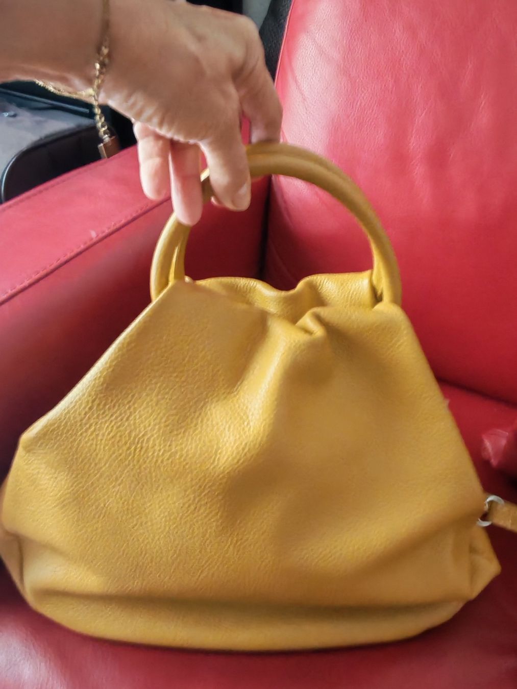 Sac cuir grainé couleur ocre (Gebraucht) in Trélex für CHF 80 – mit ...