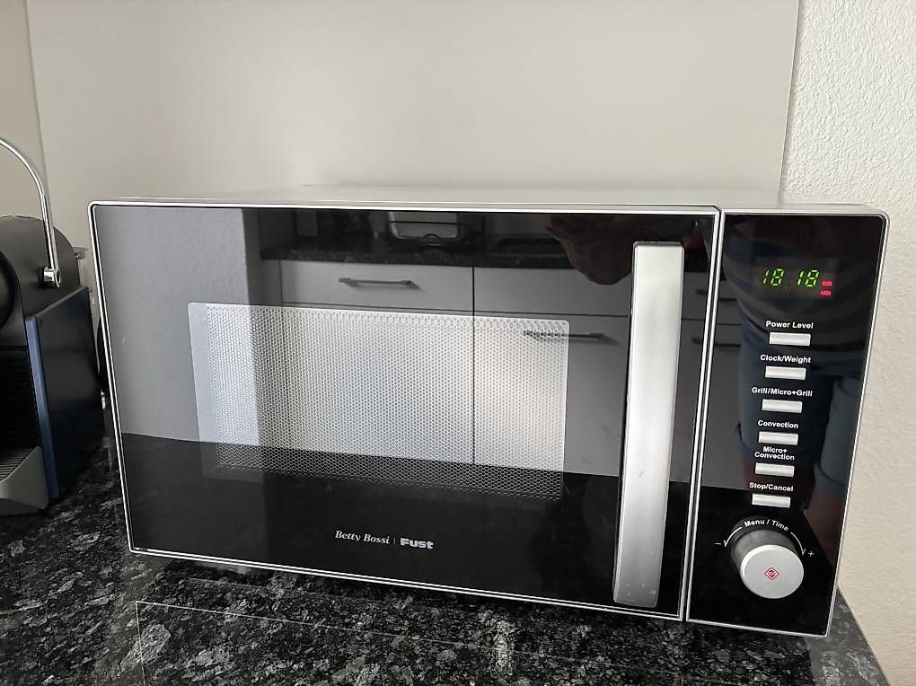 Elettrodomestici da cucina: 3 IN 1 MIKROWELLE – Usato da Basel venduto da Muggi54