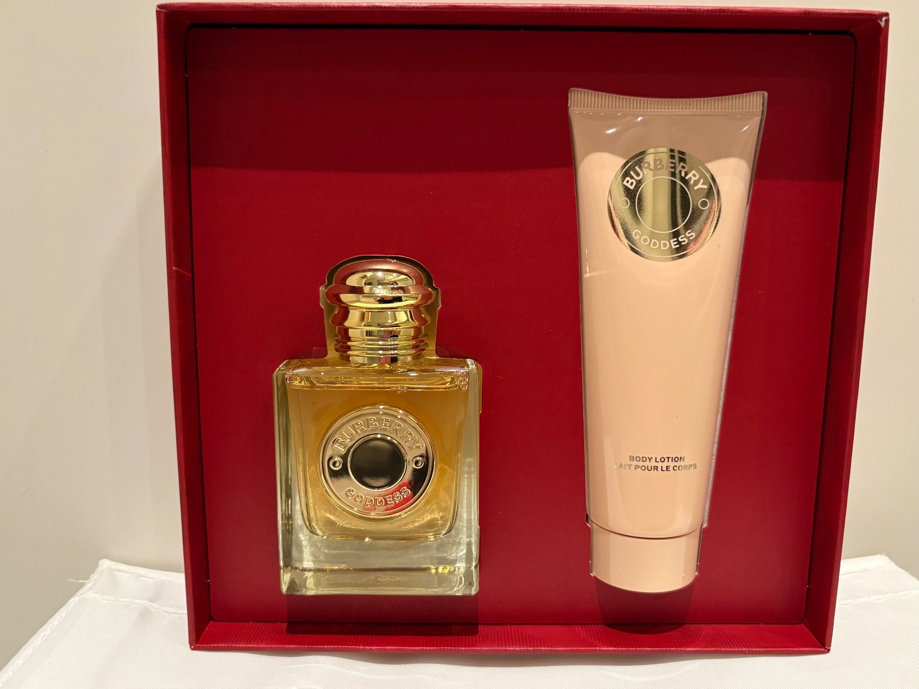 Burberry Profumi & Eau de Toilette: Burberry Goddess Eau de Parfum  50ml - Gift set - NEW – Nuovo e nell'imballaggio originale da Muzzano venduto da Sidney_3 2