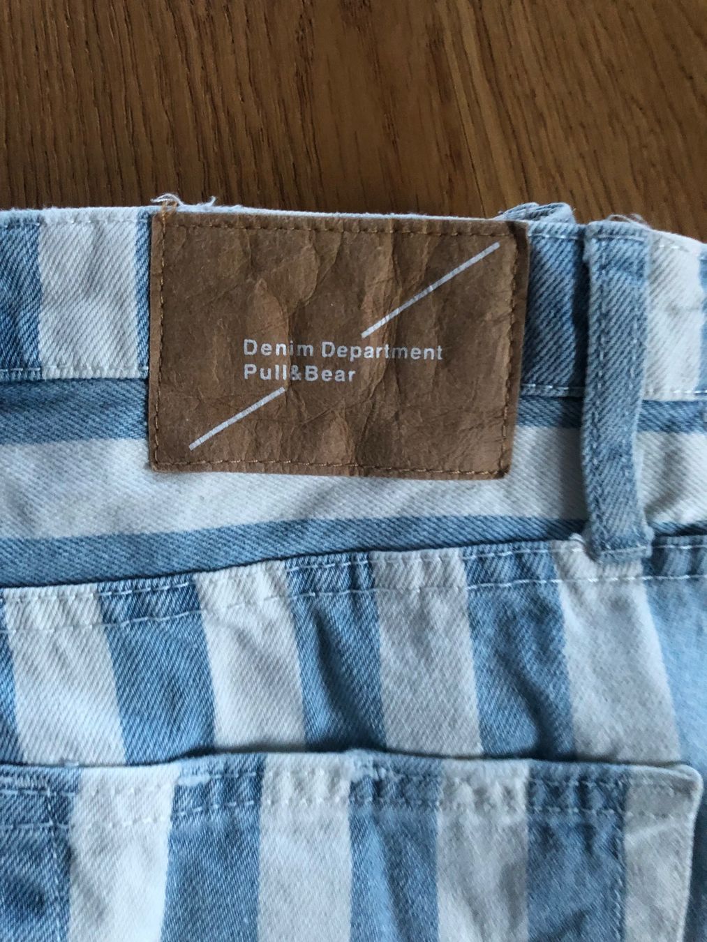Jeans: JEANSSHORTS gestreift 34 – Usato da Wattwil venduto da jopara 1