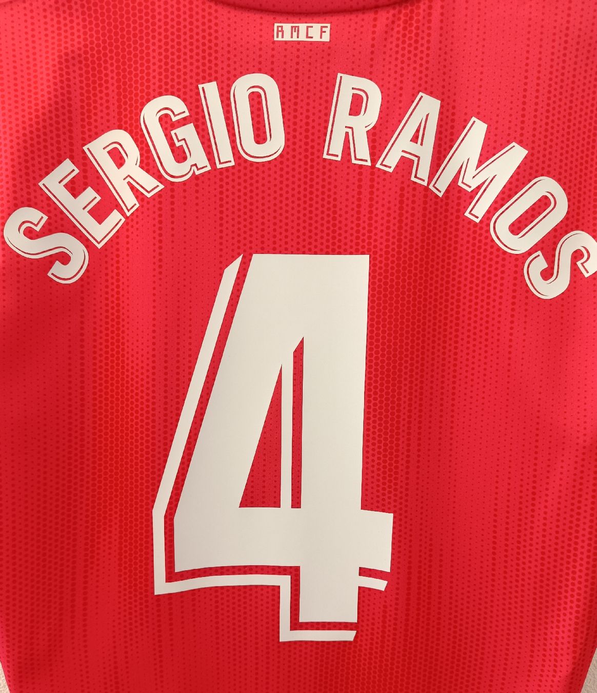 Real Madrid Leibchen & Hosen: SERGIO RAMOS #4 Original Real Madrid 2018-19 Third Trikot – Gebraucht aus St-Léonard von SwissDealsJersey 3