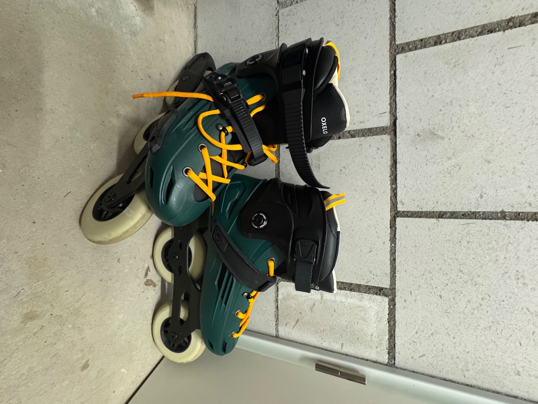 Decathlon Patins à roul. & inline: Inline Skates Unisex inklusive Schoner – D'occasion à Thierachern par sel_6vfk 1