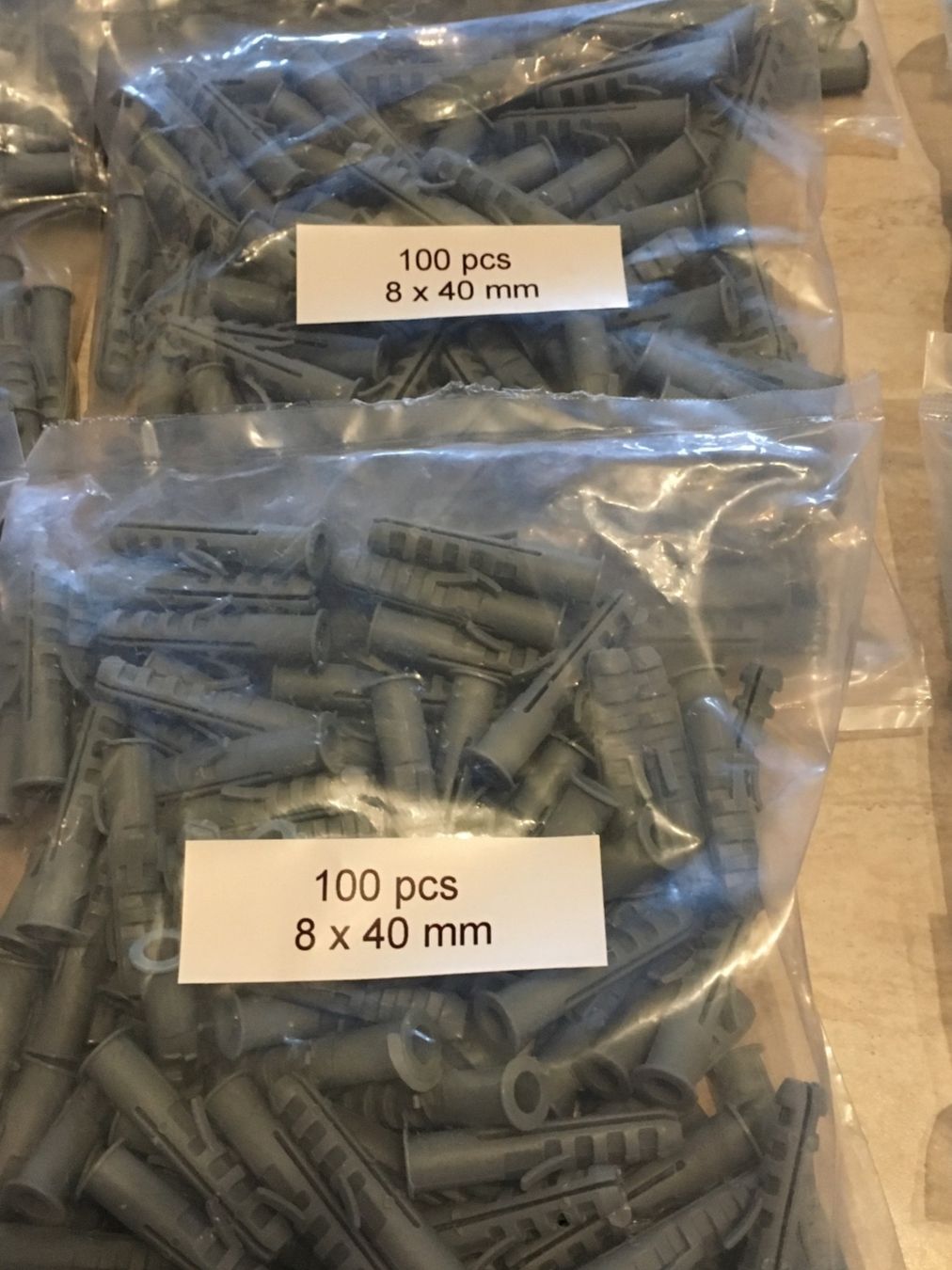 Ferramenta: 200 stück Dübel 8x40 mm – Nuovo e nell'imballaggio originale da Novazzano venduto da GioStore