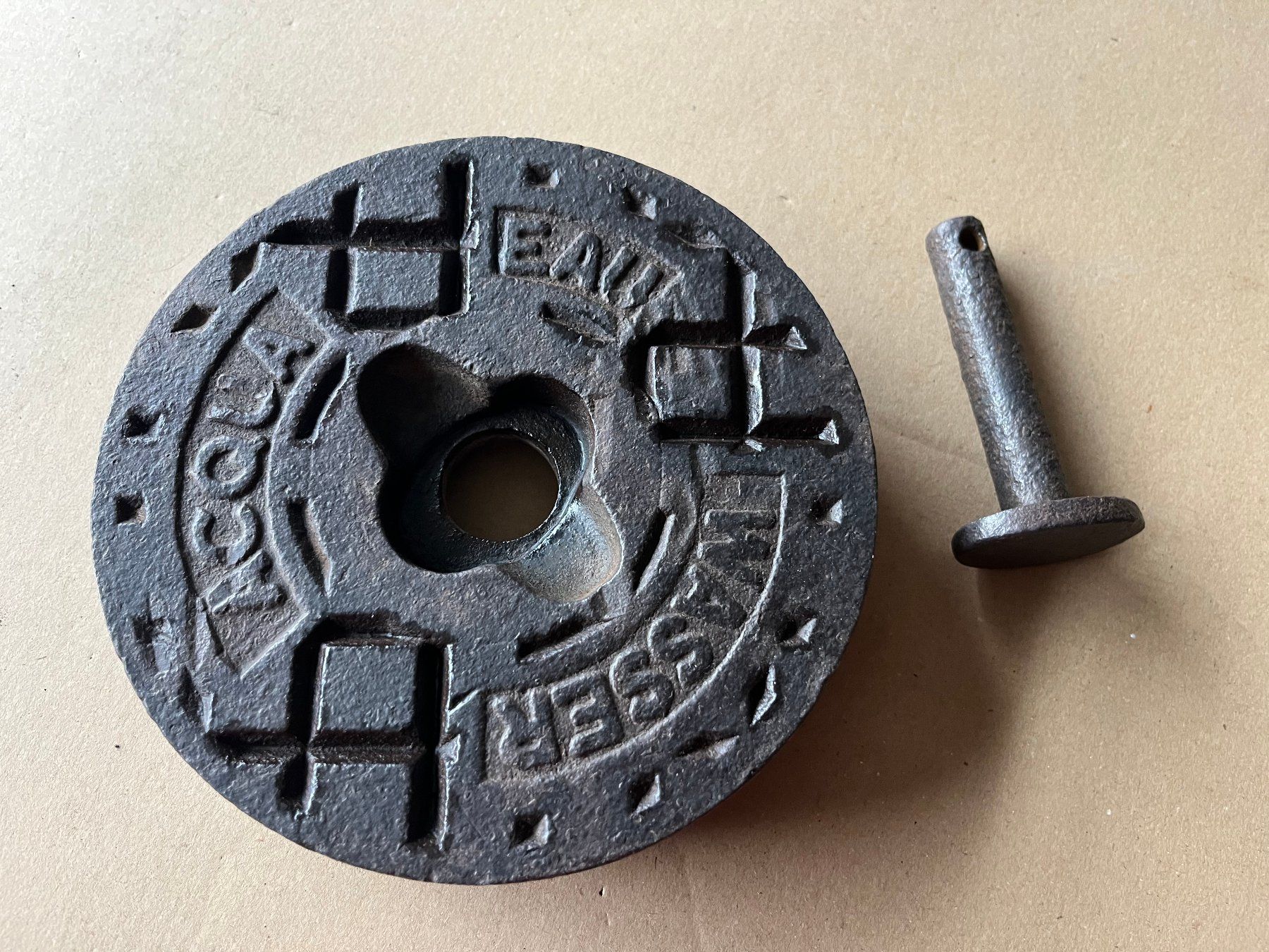 Stagni & Fontane ornamentali: Schachtdeckel Gussdeckel C – Usato da Unterkulm venduto da Fabulirius