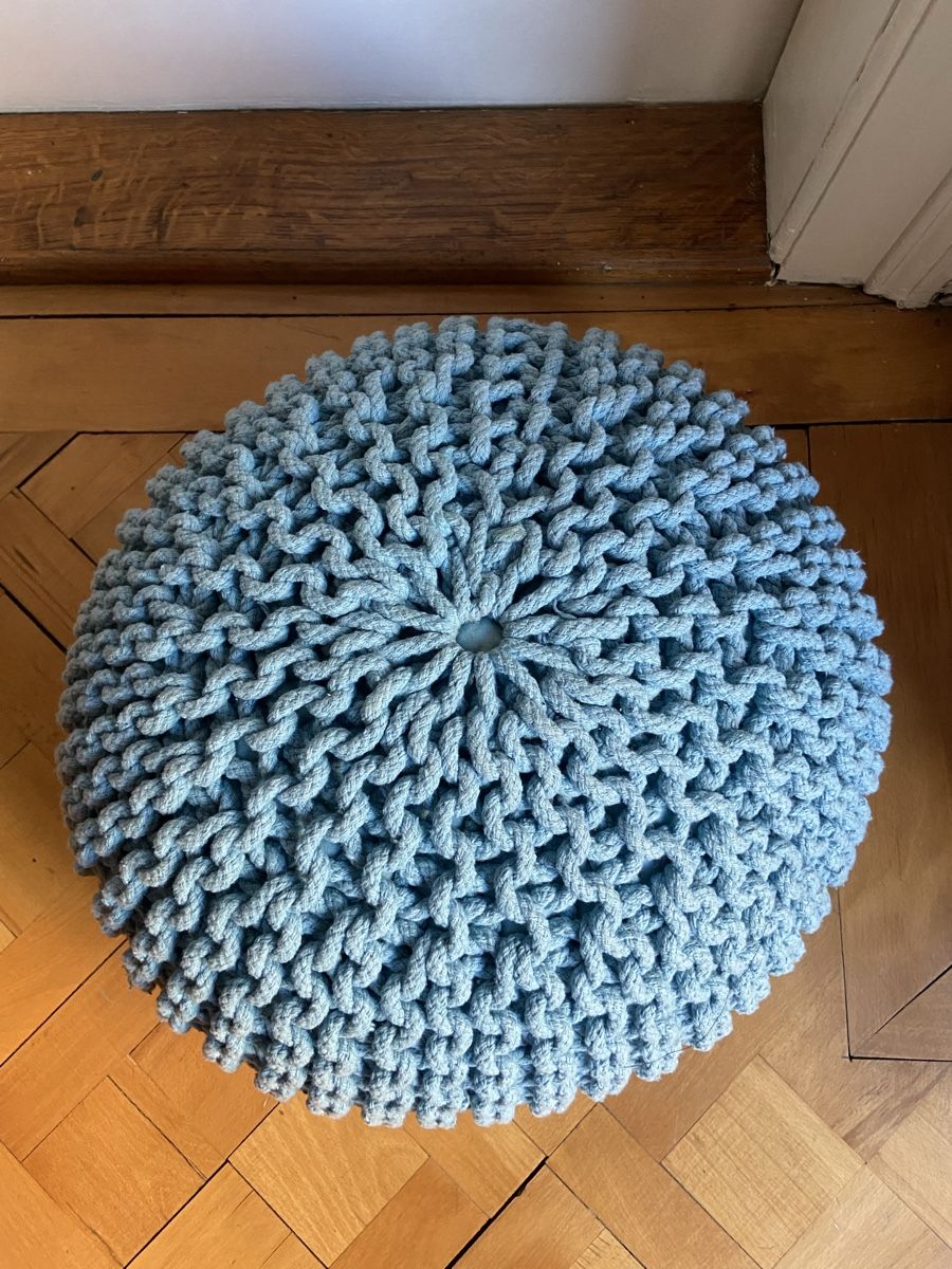 Sgabelli: Sitzhocker gestrickt hellblau rund Durchmesser 50 cm – Usato da Zürich venduto da Unique2400 2