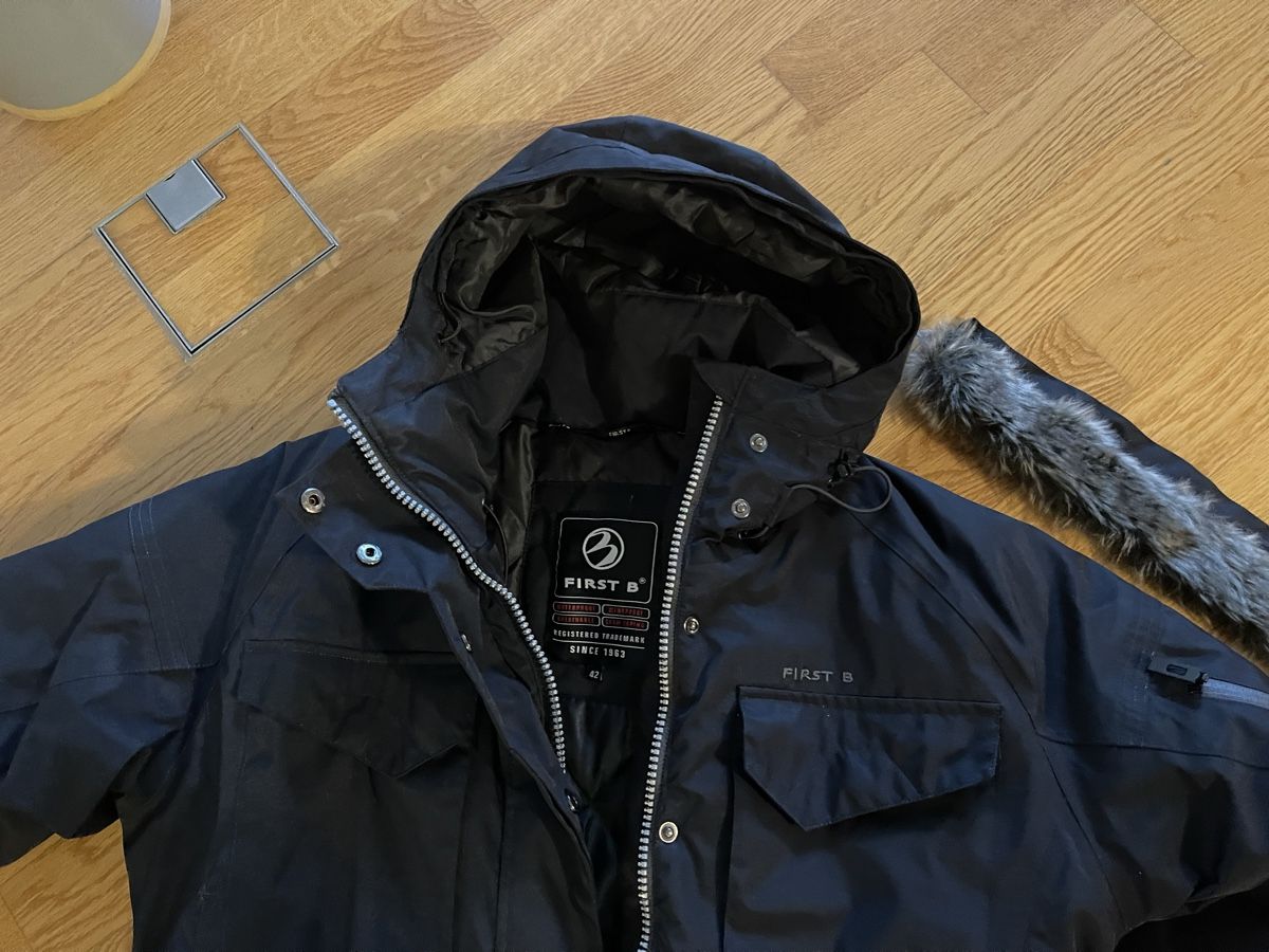 Giacche: Jacke Winterjacke First B Grösse 42 EU – Usato da Rüschlikon venduto da Lajniii 1