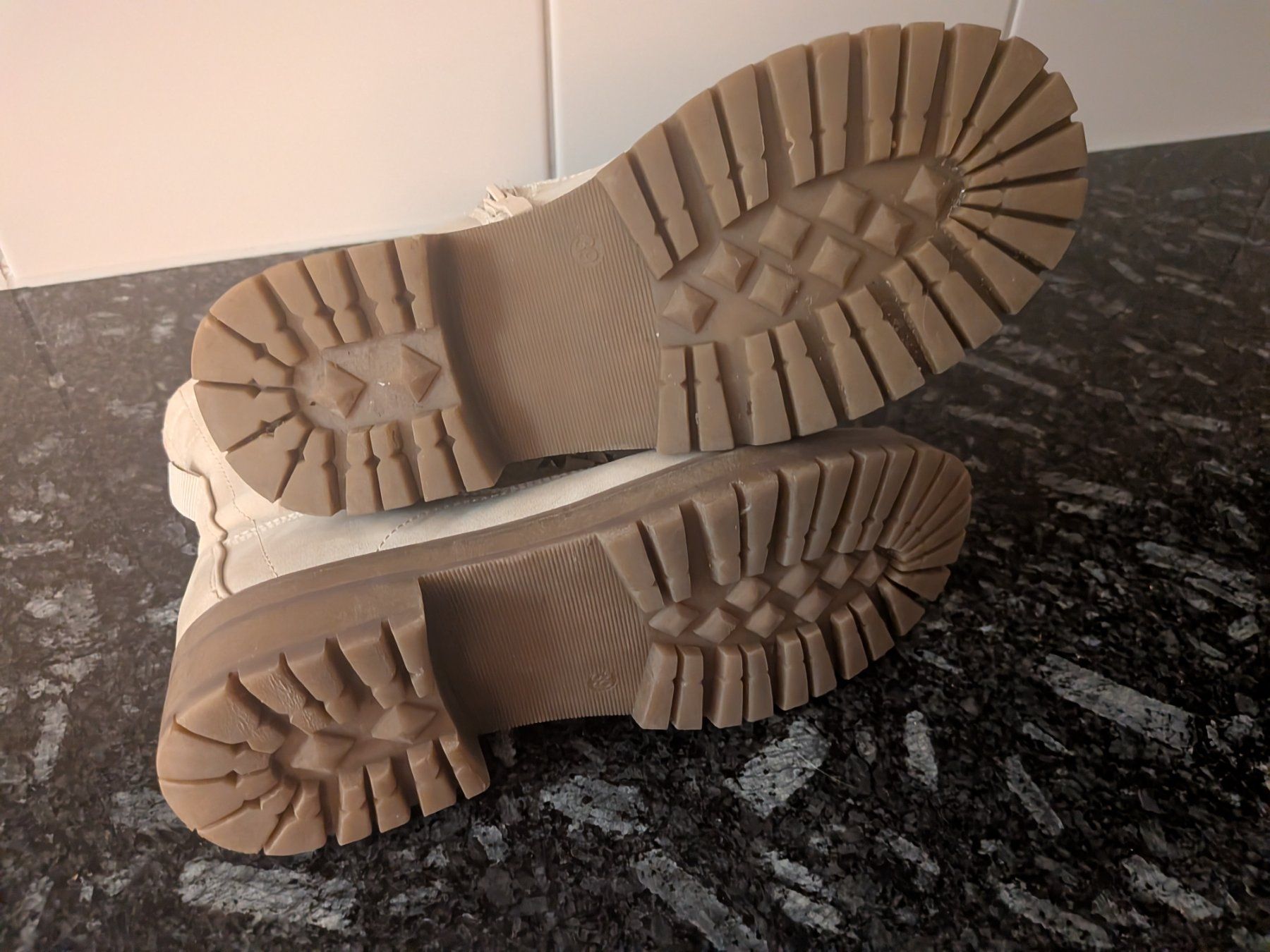 Scarpe da donna: Beige Stiefel Grösse 39 – Usato da Bern venduto da DEGER 1