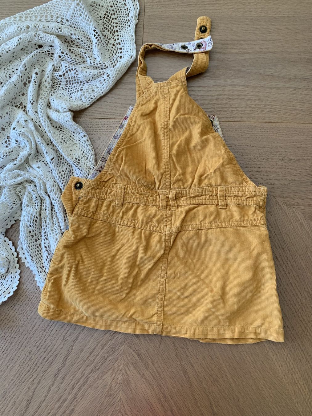 Lotti & Set di vestiti: Cordrocke + t-shirt Gr.98 – Usato da Moutier venduto da chDuplessy 1