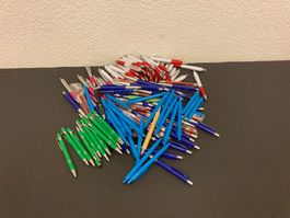 Kugelschreiber aus Kunststoff, 170 Stück, gem. Farben