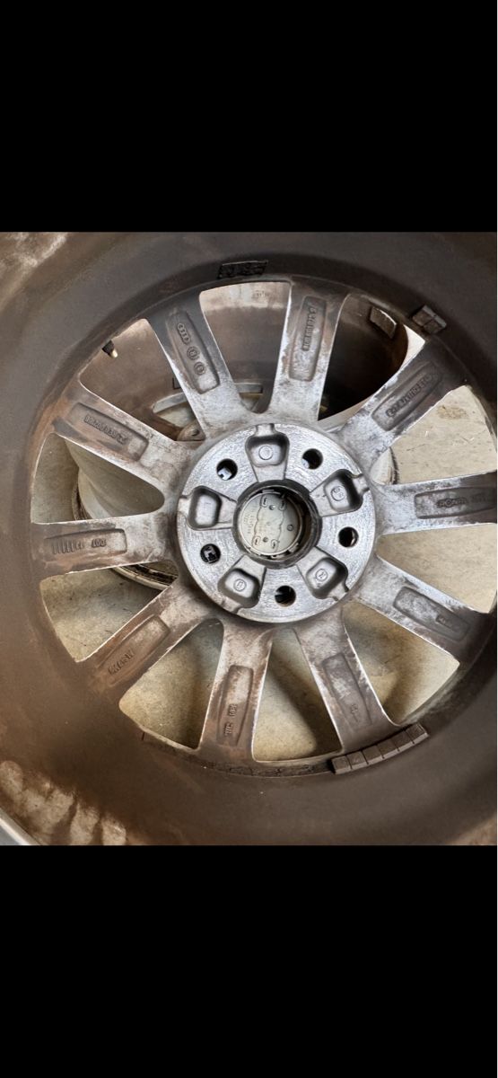 Audi Cerchioni: Original Felgen Audi Q3 – Usato da Schlieren venduto da falcoverde 1