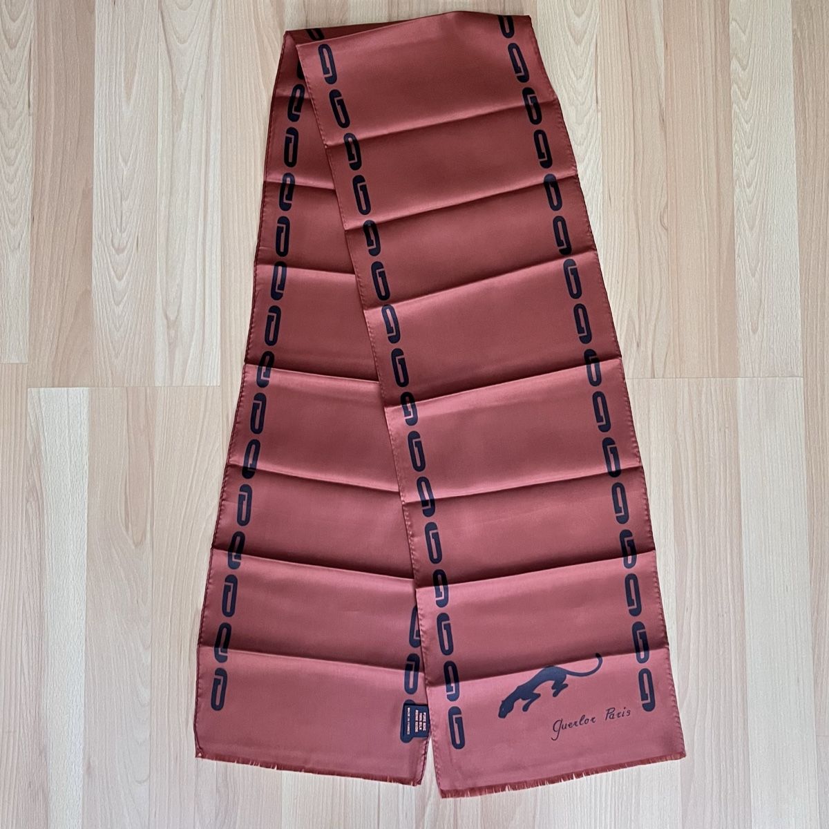 Foulard & Sciarpe: Écharpe en soie vintage  – Nuovo (secondo la descrizione) da Vuisternens-devant-Romont venduto da ribouldog 1