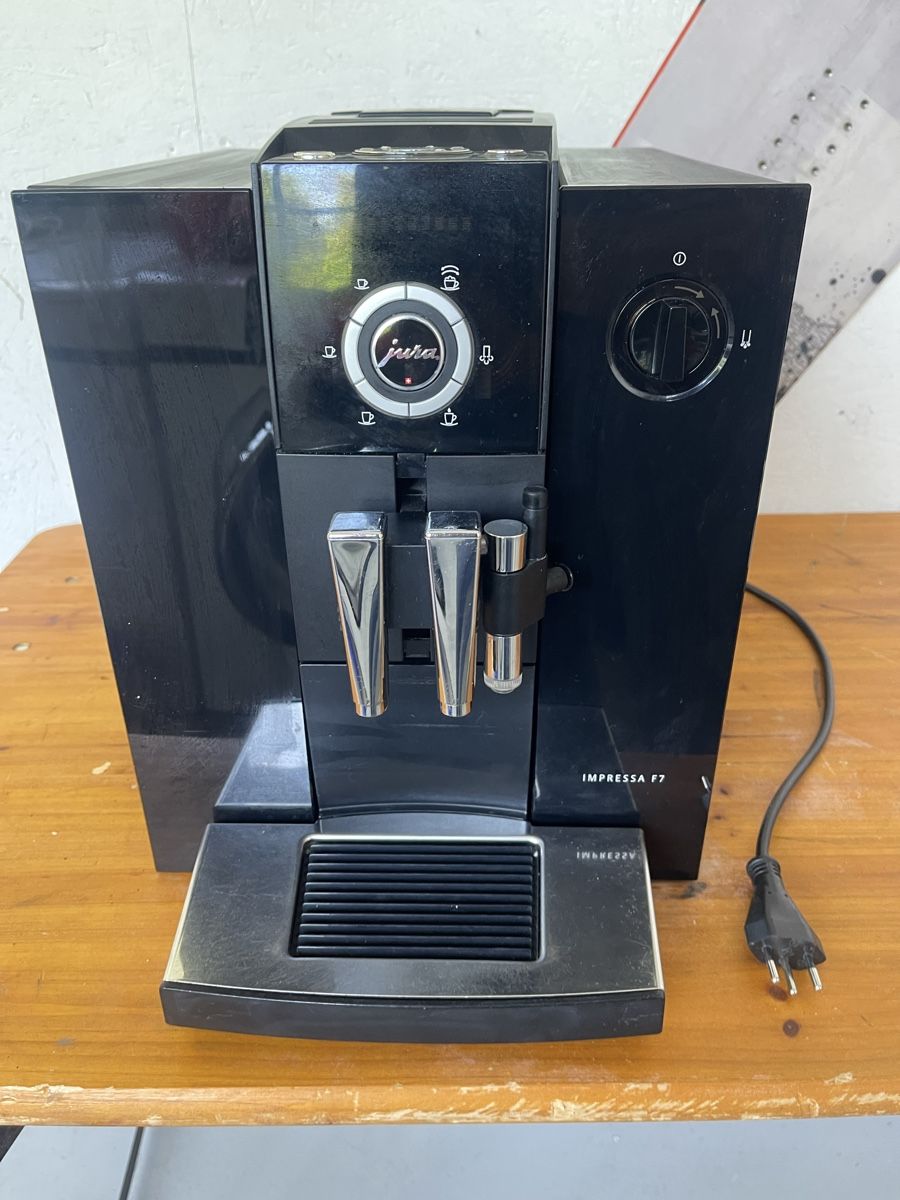 Jura Macchine per caffè & Macchine per espresso: Jura Impressa F7 – Usato da Murten venduto da Ski-Outlet 1