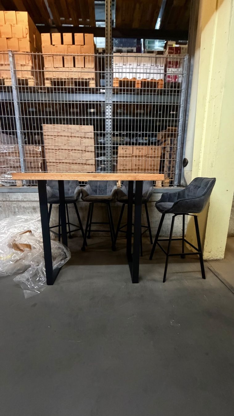 Set di tavolo e panche: Tisch und Stühle – Usato da Chur venduto da zue_m8ck 1