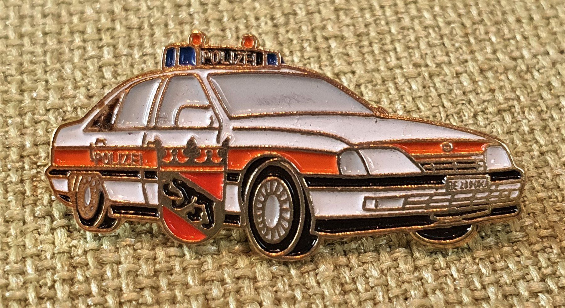 Spille: E211 - Pin Polizei Auto Bern Schweiz – Usato da Reinach BL venduto da Boston-Verkauf