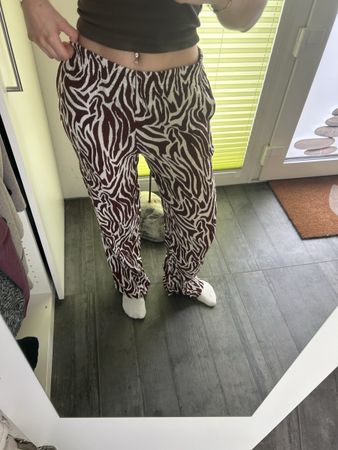 Bequeme Zootier-Muster Hose - Gr. S- Luftig leicht 