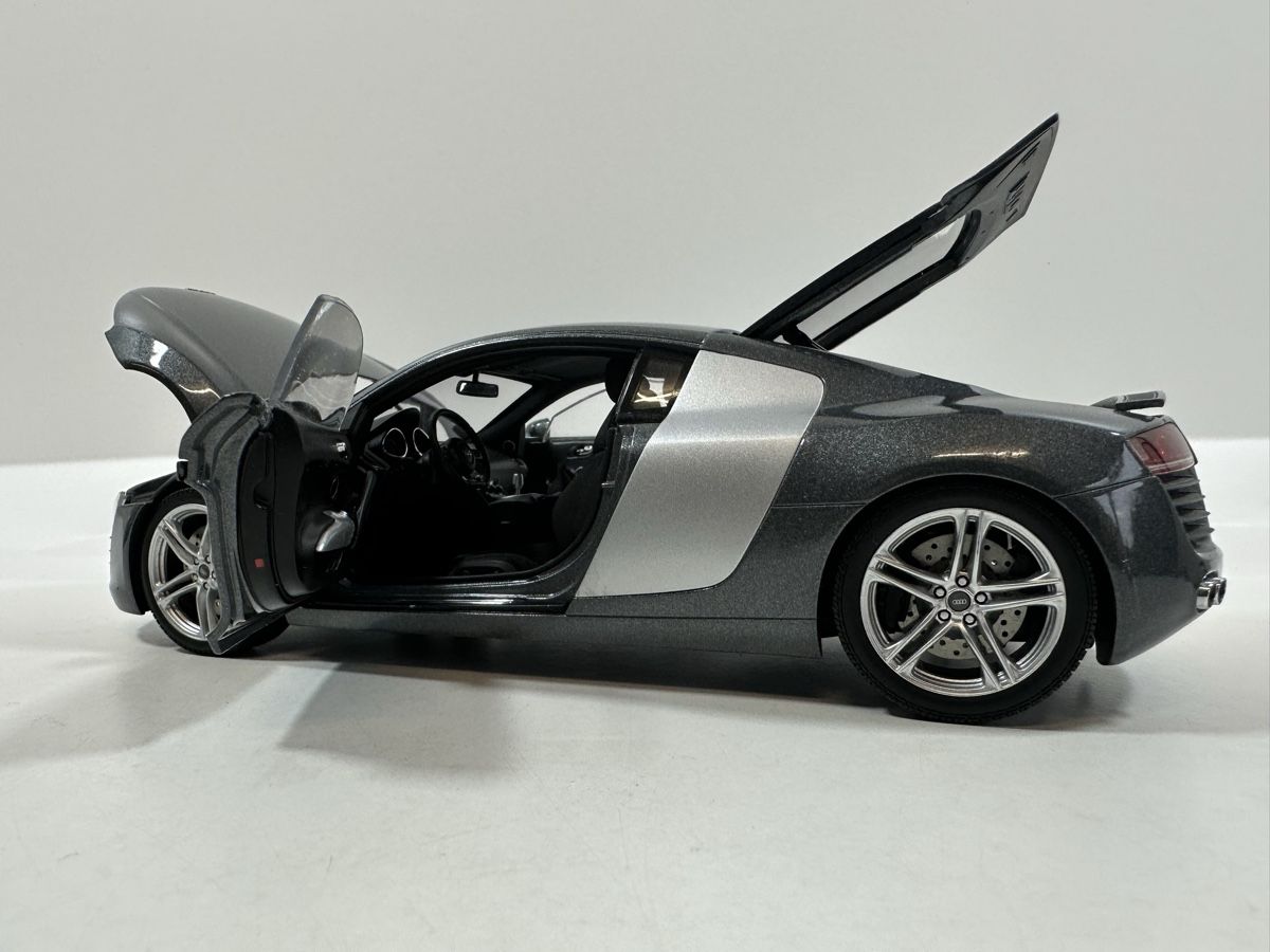 Kyosho Modellini d'auto: Audi R8 1:18, anthrazit-silber, KYOSHO – Usato da Zofingen venduto da rf9_x2xt 7