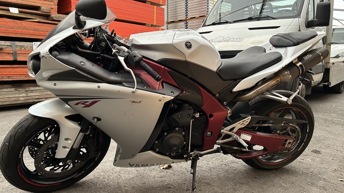 Yamaha Strada: Yamaha R1 cross plane – Usato da Etoy venduto da ahm_pv5k 1