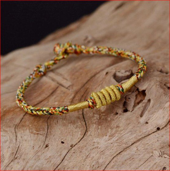 Armbänder & -reifen: Armband in Handarbeit mit chinesischem Knoten – Neu und originalverpackt aus Burgdorf von XJ6 2