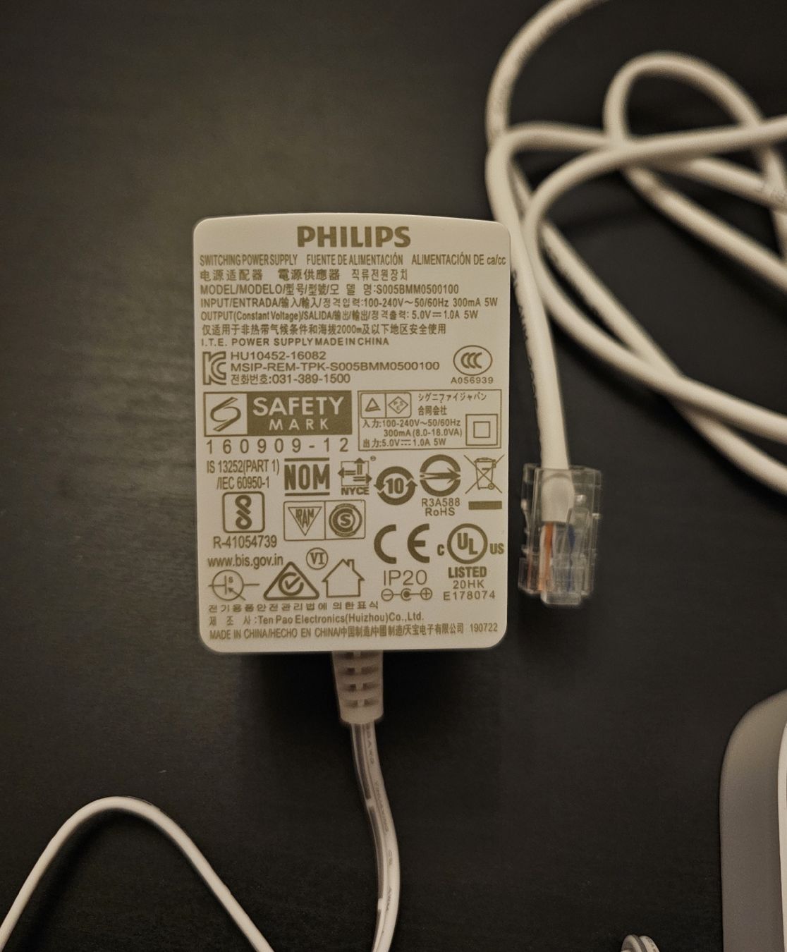 Philips Hub & Switch: Philips Hue Bridge (new)  – Nuovo (secondo la descrizione) da Zürich venduto da Ada2 2