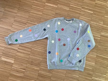 Cooler Pullover mit bunten Punkten