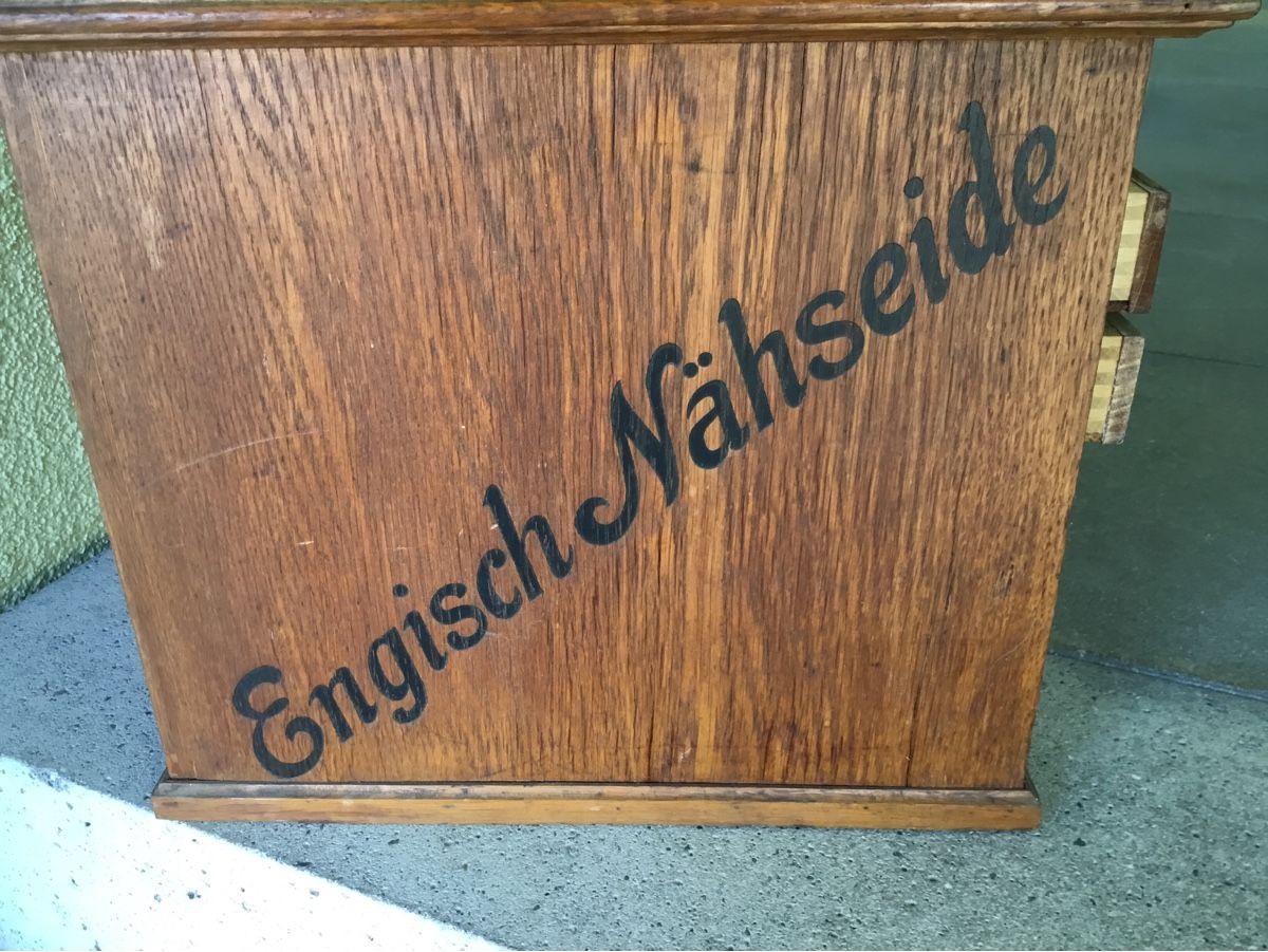 Cassettiere: Antikes Englisches Nähseiden Möbel – Usato da St. Gallen venduto da chamilla 6