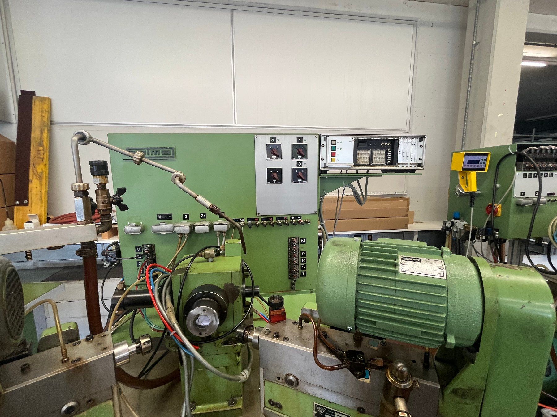 Tutte le macchine: SOLMA/TECHNIKA Universal-Nachbearbeitungs-Bohrmaschiene – Usato da Grenchen venduto da Doka_4582 2