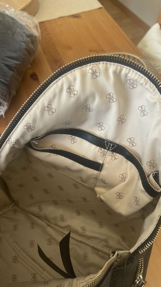 Guess Zaini: Rucksack Guess – Difettoso da Altenrhein venduto da Luke2015 2