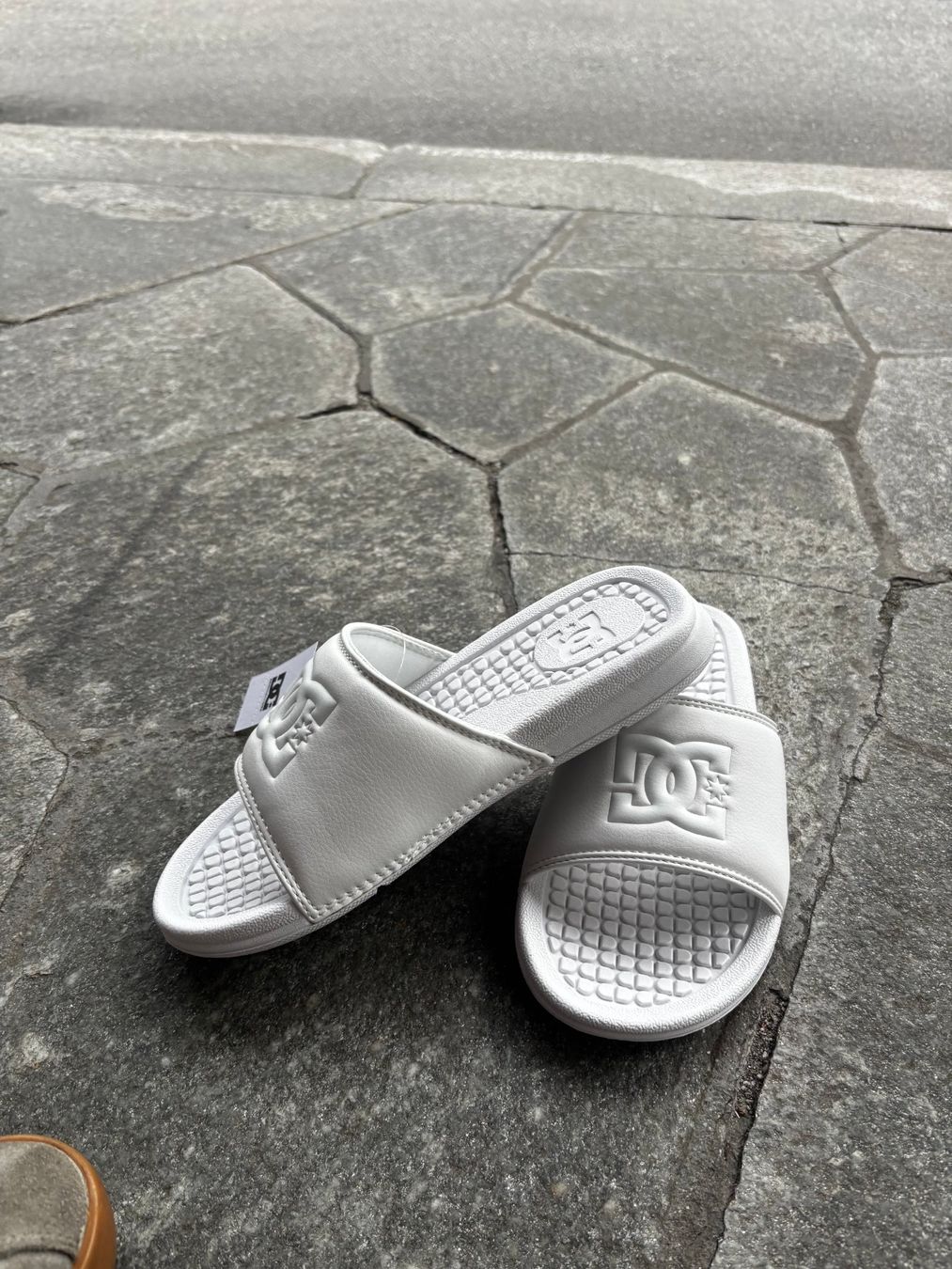 DC shoes Scarpe da donna: DC Shoes weisse flipflops NEU Grösse 39 – Nuovo (secondo la descrizione) da Thusis venduto da Strimer0 1