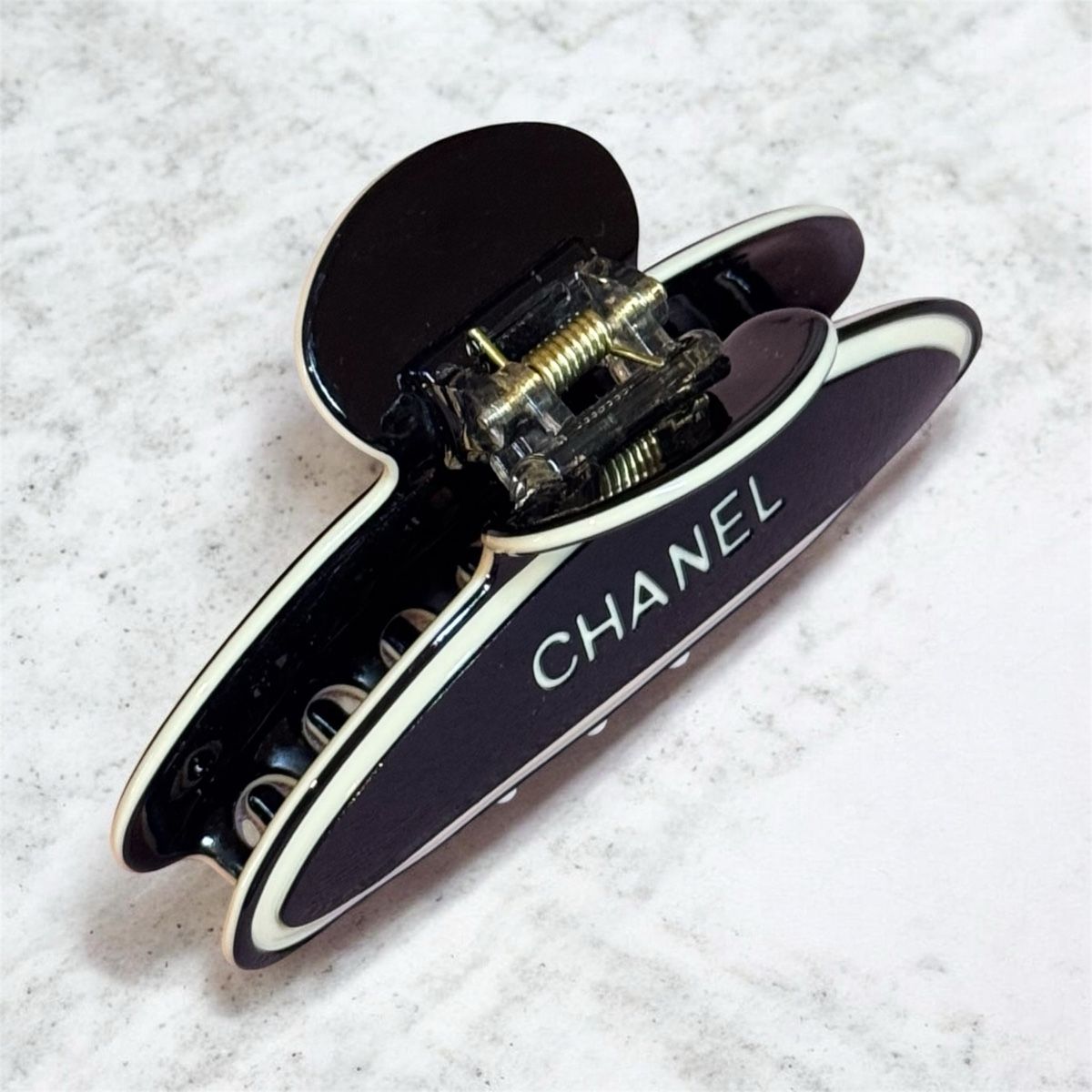 Chanel Accessori per capelli: Pince à cheveux – Nuovo e nell'imballaggio originale da Châtel-St-Denis venduto da Montclair_Swiss 1