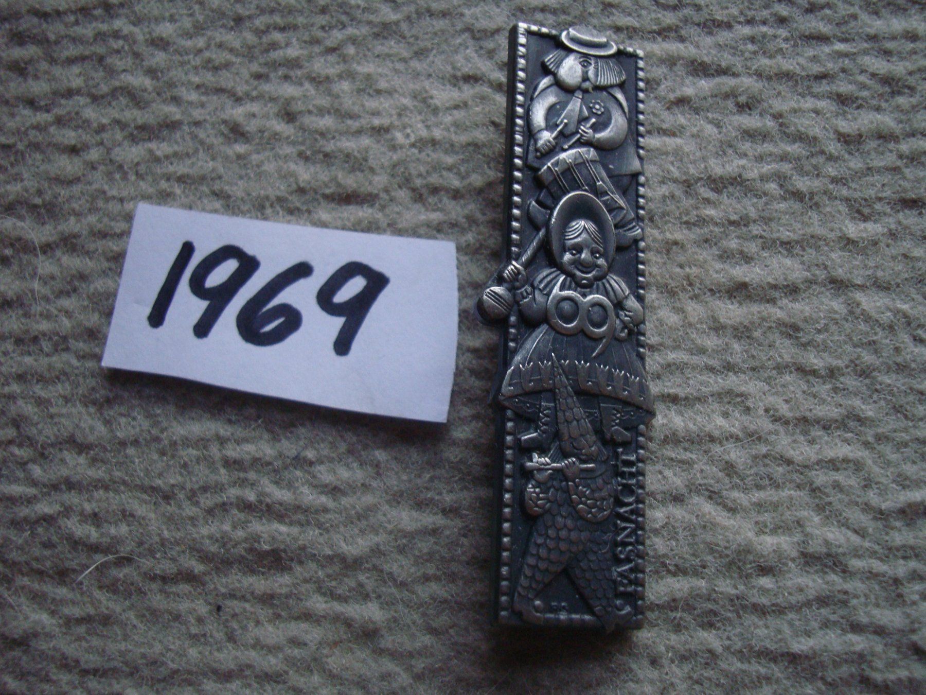 Basler Plaketten & Abzeichen: Basler Fasnacht Silber 1969 – Gebraucht aus Arlesheim von printz01