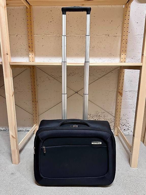 Samsonite Valigie: SAMSONITE B-Lite Business Trolley 42 l Black – Usato da Aarwangen venduto da arimiak 5